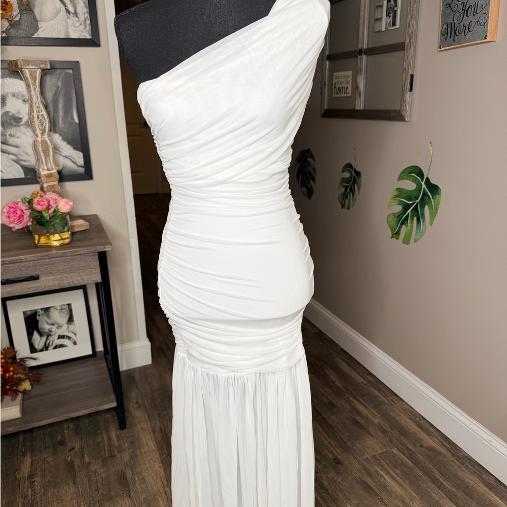 Elegant White One-Shoulder Dress